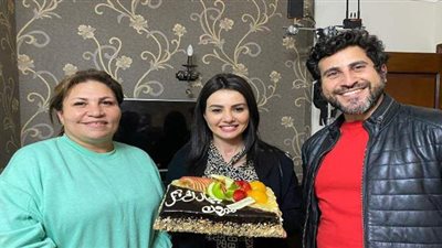 عمرو الصيفى يفاجىء وجه القمر دينا فؤاد بـ 