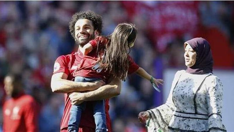 محمد صلاح وزوجته