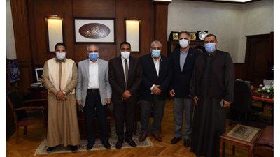 محافظ مطروح يستقبل لجنة الإغاثة والطوارئ بالمنطقة الروتارية