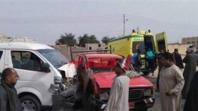 مصرع 9 أشخاص وإصابة 5 فى حادث تصادم سيارتين بأسوان