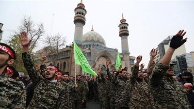 القبس: الحرس الثوري الإيراني ينقل صواريخ وطائرات مسيرة للعراق