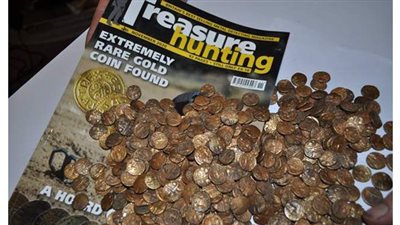 بريطاني يكتشف عملات معدنية قديمة بقيمة مليون دولار