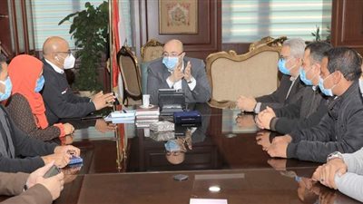 محافظ بني سويف يراجع الموقف التنفيذي لمشروعات قطاع الصحة