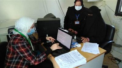 الكشف على 1853 حالة خلال قافلة طبية بكفر الشيخ