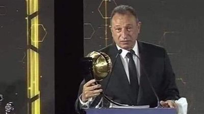 رئيس الزمالك يهنئ الخطيب بحصول الأهلي على جائزة نادي القرن بجلوب سوكر