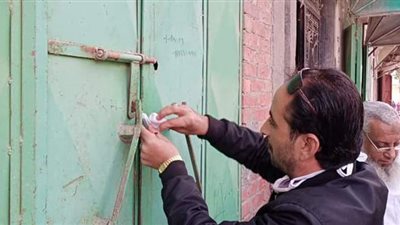 استعدادا لعيد الميلاد.. استمرار أعمال التجميل أمام كنائس الإسكندرية