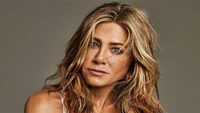 جنيفر أنيستون تتعرض لانتقادات بسبب «شجرة الميلاد».. اعرف الحكاية