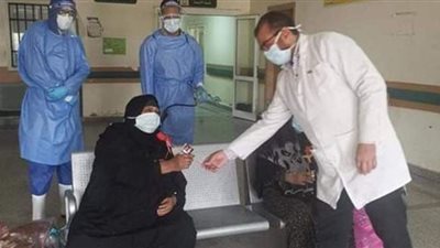 مسنة تعاني من أمراض مزمنة تتعافى من كورونا في قنا