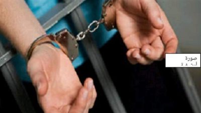 ضبط عاطل ووالده لاتجارهما في النقد الأجنبي بسوهاج