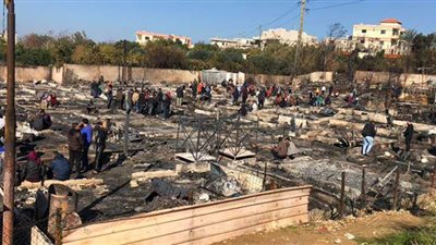 بعد إحراق مخيم شمال لبنان.. النار تشرّد 100 عائلة سورية