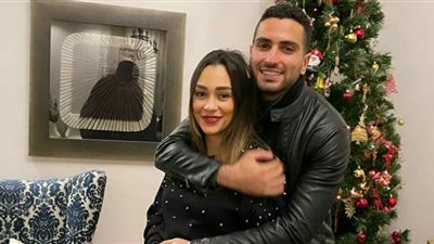 محمد الشرنوبي وزوجته يحتفلان بالكريسماس بعد تعافيهما من كورونا