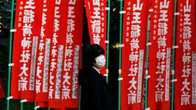 رئيس وزراء اليابان: فيروس كورونا لا يعترف بالعطلات