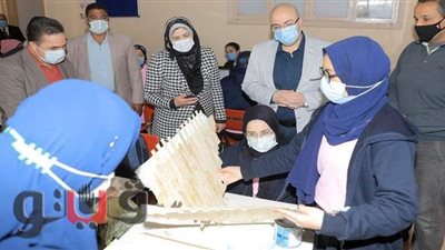 محافظ بني سويف يتابع امتحانات الفصل الدراسى الأول بمدرسة 