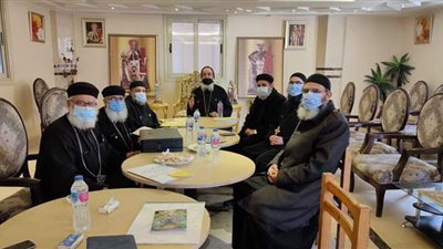 الأنبا مقار يترأس جلسة 