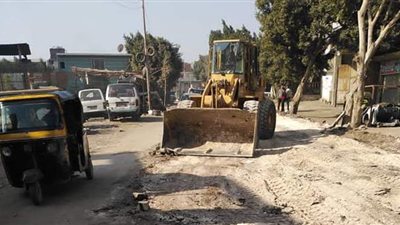 رصف طريق الكوم الأحمر بطول 4800 متر في أوسيم | صور