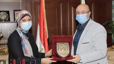 خليفة زويل.. محافظ بني سويف يكرم صاحبة أهم إنجاز فيزيائي عالمي في 2020