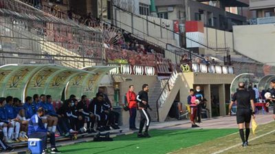 تأخر انطلاق مباراة بلدية المحلة وفاركو بسبب تطبيق الإجراءات الاحترازية | صور