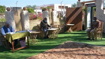 محافظ الوادي الجديد يترأس لجنة تقييم رؤساء الوحدات القروية