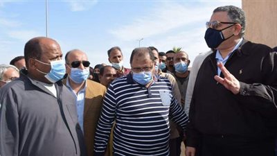 محافظ البحر الأحمر يشهد نقل 24 أسرة من العشوائيات إلى شقق بالغردقة | صور