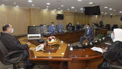 محافظ أسيوط يستقبل عدداً من المواطنين بالديوان العام لبحث شكواهم | صور