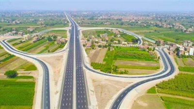 تنفيذ 625 كم طرق بتكلفة 10.2 مليار جنيه.. حصاد وزارة النقل 2020 | إنفوجراف