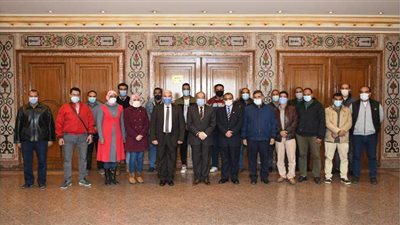 وزير الإنتاج الحربي يلتقي ١١ متدربا من العاملين بهيئة التصنيع