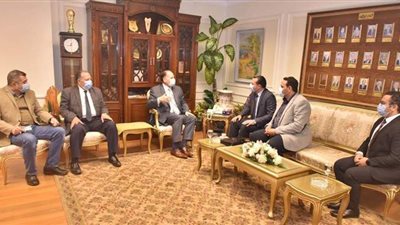 محافظ أسيوط يلتقي وفد برنامج تنمية الصعيد لبحث آليات تطوير 7 مراكز