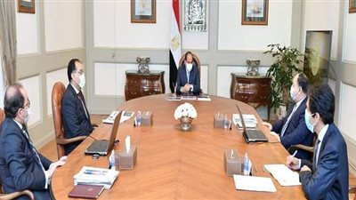 السيسي يبحث جهود دعم أنشطة المشروعات المتوسطة والصغيرة.. يناقش تطورات المؤشرات الاقتصادية.. ويكلف بأن تعكس اللائحة التنفيذية للقانون الحوافز المتنوعة