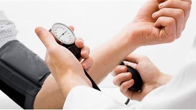 أسباب الإصابة بالضغط العالي.. والعلاج بالمشروبات