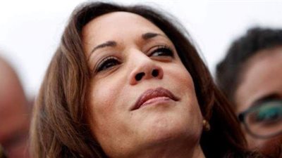 كامالا هاريس تأخذ الجرعة الأولى من لقاح كورونا | فيديو