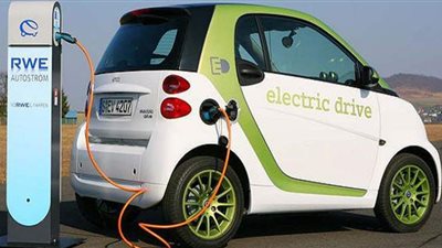 فولكس فاجن تكشف عن روبوتات لشحن السيارات الكهربائية