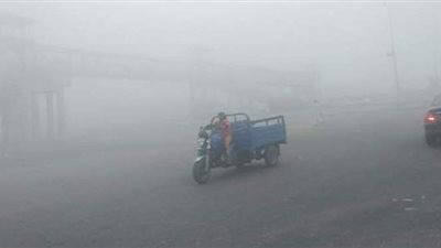 طريق الكريمات والسويس والصحراوي أبرزها.. المرور تغلق 7  طرق بسبب الشبورة المائية