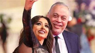 التلميذة والأستاذ.. تعرف على فارق العمر بين روجينا وأشرف زكي وقصة زواجهما