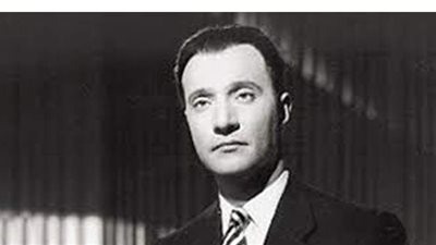 عبد الوهاب يغنى 