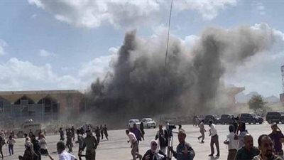 قتلي وجرحي في انفجار مطار عدن.. ولا إصابات بين وزراء الحكومة اليمنية | فيديو