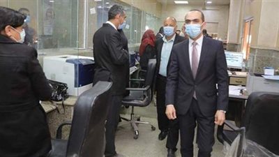 نائب محافظ سوهاج يتابع سير العمل بمبادرة التصالح