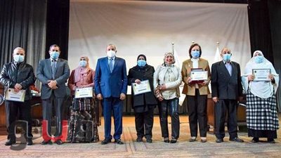 نقدر عطاءهم وكفاحهم.. رئيس جامعة بني سويف يكرم المحالين للمعاش