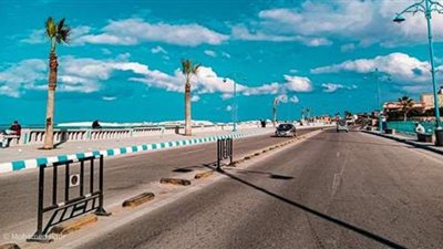 طقس مشمس وتوافد للمواطنين علي كورنيش مرسى مطروح | صور