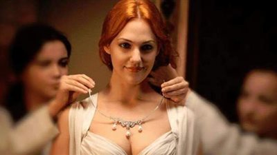 ببطن مكشوف ودون زواج.. مريم اوزرلي تحتفل بحملها الثاني