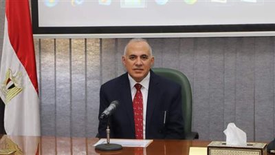 وزير الري يستعرض مع الرئيس إجراءات تطهير الترع والمصارف