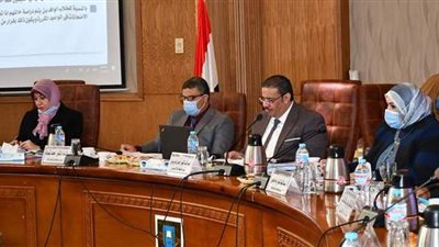 اعتماد دليل الإجراءات لامتحانات الفصل الدراسي الأول بجامعة القناة | صور