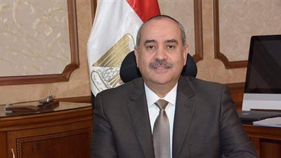 وزير الطيران يشيد بتطوير وتحديث مطار القاهرة بعد تجديد ترخيصه