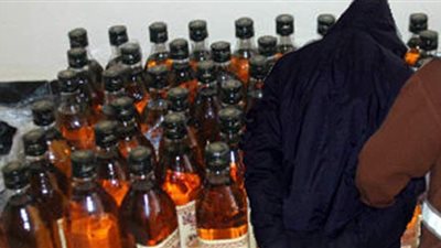 قبل ترويجها ليلة رأس السنة.. ضبط صاحب محل بحوزته كمية كبيرة من الخمور بالجيزة
