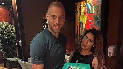 رسالة غرام من حارس المنتخب لزوجته بمناسبة العام الجديد