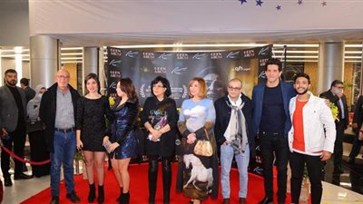 إلهام شاهين وأحمد مجدي يحتفلان بالعرض الخاص لفيلم 