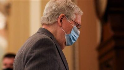 نيران صديقة.. زعيم الجمهوريين بالشيوخ يحبط محاولة ترامب تقديم إعانة ألفي دولار للمواطن