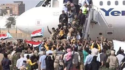 استهداف مطار عدن.. جماعة الحوثي تفتك بشرايين الحياة اليمنية | فيديو وصور