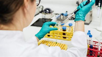 إسرائيل تبدأ تسلم شحنات لقاح مودرينا ضد كورونا.. في مارس