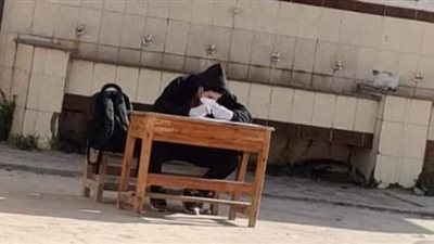 وقف مديرة مدرسة أجبرت طالبا مصابا بكورونا على أداء الامتحان بالإسكندرية