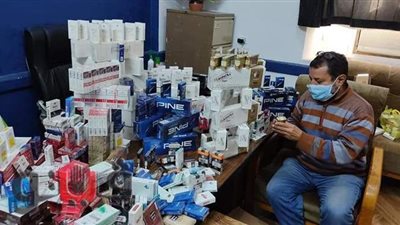 ضبط أحذية وسجائر مغشوشة في الإسماعيلية | صور